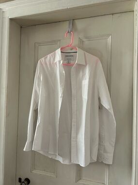 Amazon Essentials White Men's Long-Sleeve Dress Shirt
